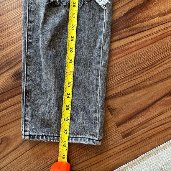 NWT BDG Slim Straight Jeans Size 29 Grey Distressed - Picture 9 of 15